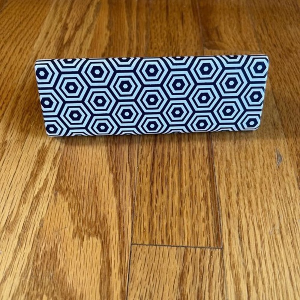 Jonathan Adler Blue & White Geometric Glass hard Case Traingle Shape - Picture 2 of 5